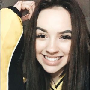 Meet your Posher, Mia